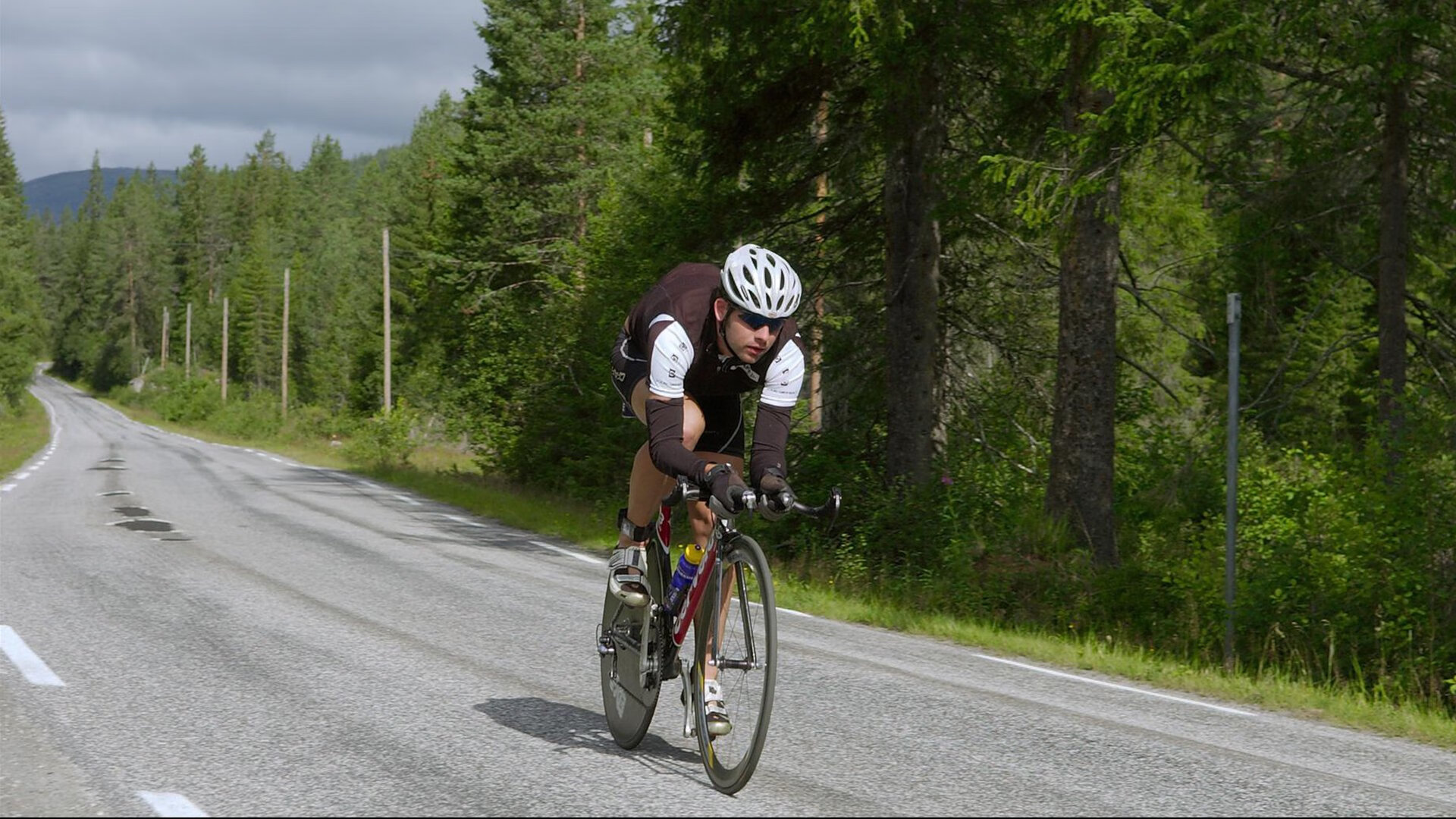 大型户外飞盘接力赛，团队合作的极限挑战，户外活动飞盘玩法