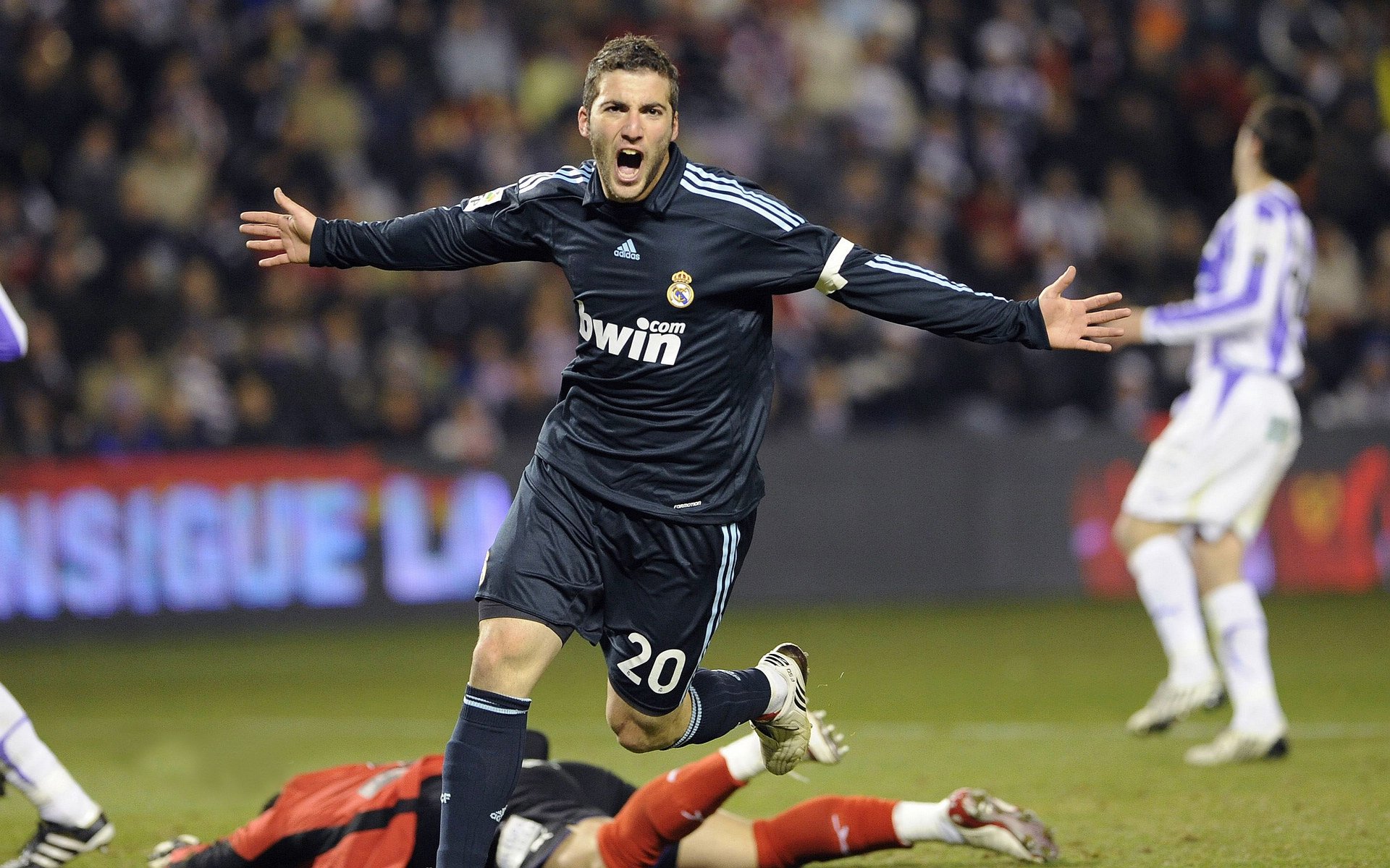 克日什托夫用实力回应挑战者，克日什托夫 基耶斯洛夫斯基